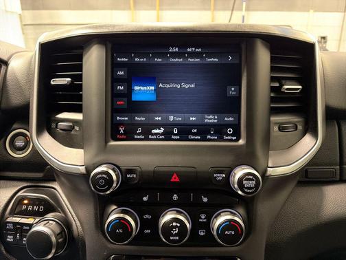 Diamond Black Crystal Pearlcoat 2019 RAM 1500 Big Horn