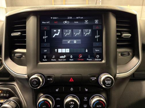 Diamond Black Crystal Pearlcoat 2019 RAM 1500 Big Horn