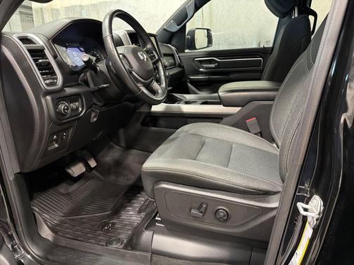 Diamond Black Crystal Pearlcoat 2019 RAM 1500 Big Horn