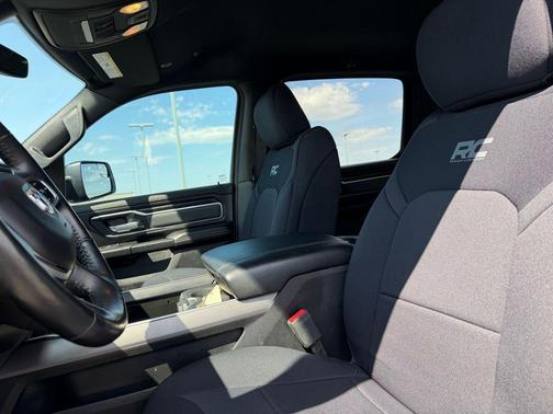 Diamond Black Crystal Pearlcoat 2019 RAM 1500 Big Horn