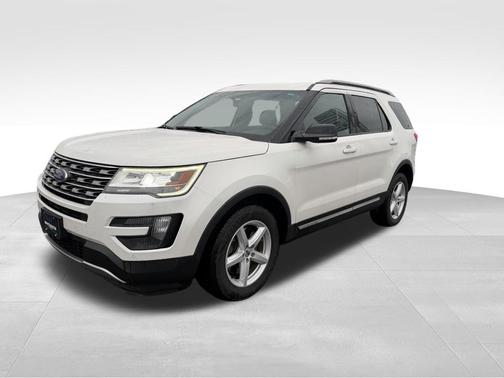 White Platinum Clearcoat Metallic 2016 Ford Explorer XLT