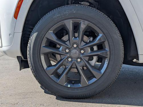 Bright White Clearcoat 2026 Jeep Grand Cherokee Limited