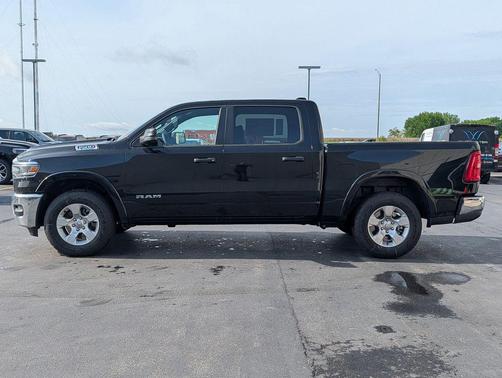 Diamond Black Crystal Pearlcoat 2026 RAM 1500 Big Horn/Lone Star