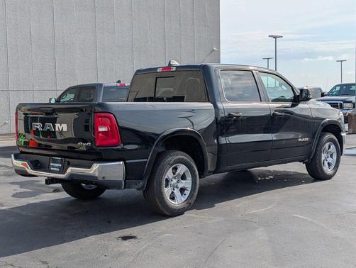 Diamond Black Crystal Pearlcoat 2026 RAM 1500 Big Horn/Lone Star