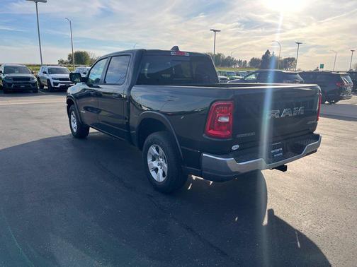Diamond Black Crystal Pearlcoat 2026 RAM 1500 Big Horn/Lone Star