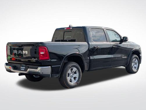 Diamond Black Crystal Pearlcoat 2026 RAM 1500 Big Horn/Lone Star