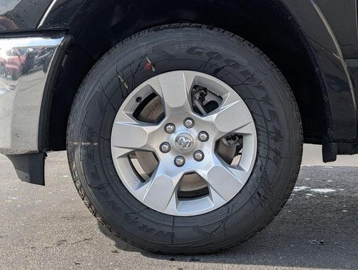 Diamond Black Crystal Pearlcoat 2026 RAM 1500 Big Horn/Lone Star