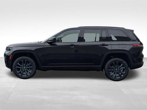 Diamond Black Crystal Pearlcoat 2026 Jeep Grand Cherokee 85th Anniversary Edition