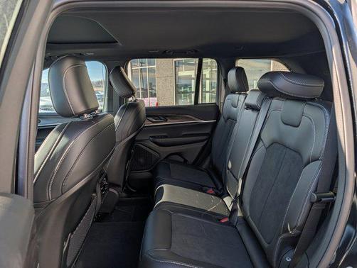 2026 Jeep Grand Cherokee Altitude