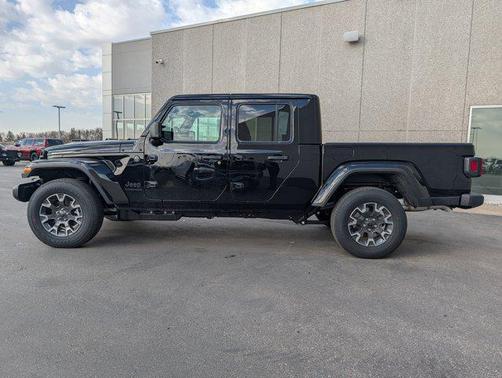 2026 Jeep Gladiator Sahara 4x4
