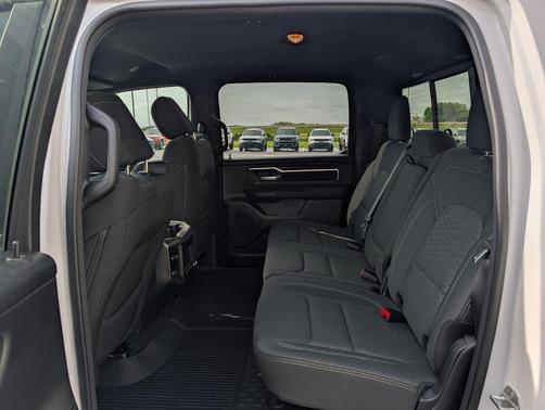 Bright White Clearcoat 2026 RAM 1500 Big Horn/Lone Star