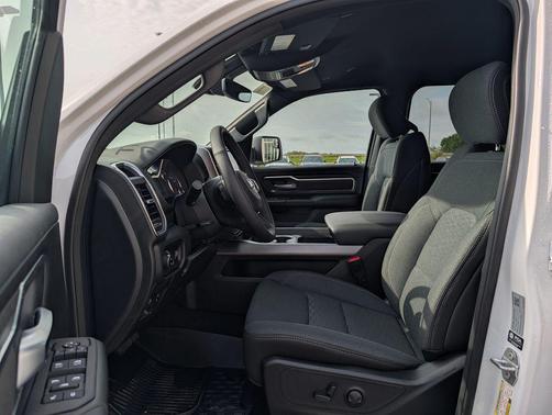 Bright White Clearcoat 2026 RAM 1500 Big Horn/Lone Star