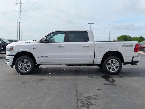 Bright White Clearcoat 2026 RAM 1500 Big Horn/Lone Star