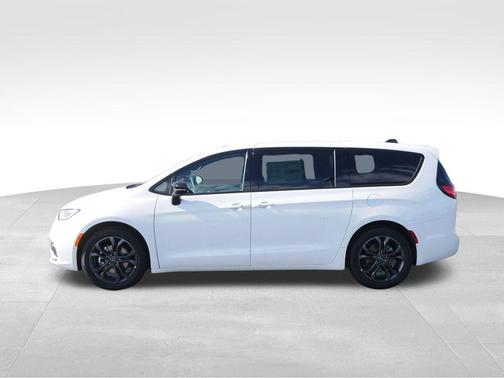 Bright White Clearcoat 2026 Chrysler Pacifica L