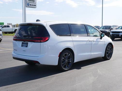 Bright White Clearcoat 2026 Chrysler Pacifica L
