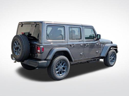 Black Clearcoat 2026 Jeep Wrangler 4-Door 85th Anniversary Edition