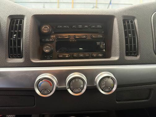 Smokin Asphalt 2005 Chevrolet SSR LS