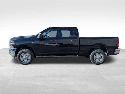 Diamond Black Crystal Pearlcoat 2026 RAM 3500 Tradesman Crew Cab 4x4 6'4' Box