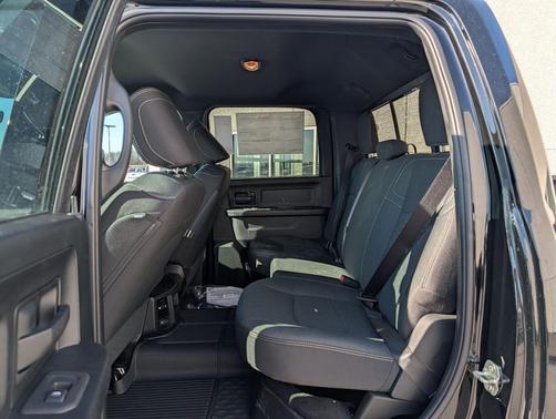 2026 RAM 3500 Tradesman Crew Cab 4x4 6'4' Box