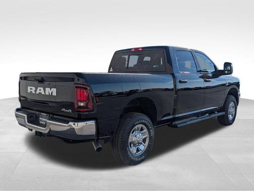 Diamond Black Crystal Pearlcoat 2026 RAM 3500 Tradesman Crew Cab 4x4 6'4' Box
