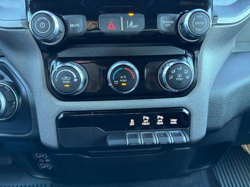 Diamond Black Crystal Pearlcoat 2025 RAM 1500 Tradesman