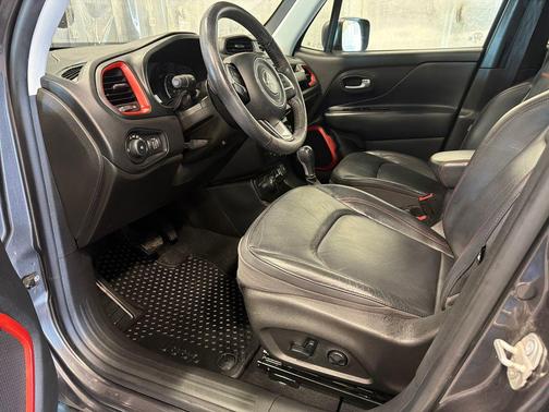 Granite Crystal Metallic Clearcoat 2020 Jeep Renegade Trailhawk