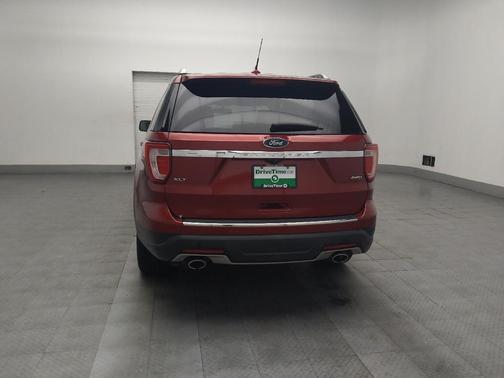 Red 2018 Ford Explorer XLT