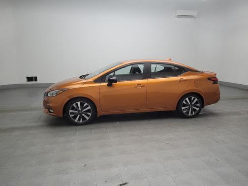 Monarch Orange Pearl Met 2020 Nissan Versa 1.6 S