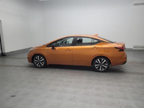 Monarch Orange Pearl Met 2020 Nissan Versa 1.6 S