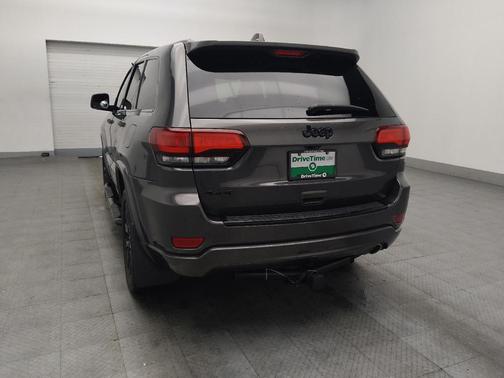 Granite Crystal Metallic Clearcoat 2018 Jeep Grand Cherokee Altitude