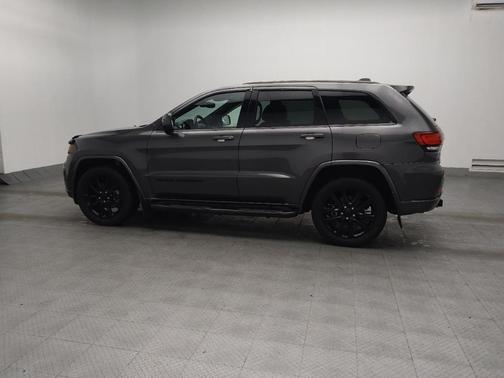 Granite Crystal Metallic Clearcoat 2018 Jeep Grand Cherokee Altitude