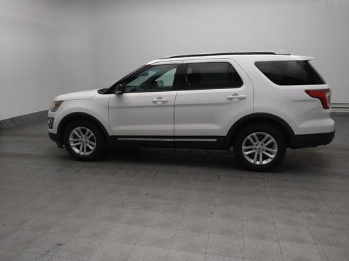 White 2017 Ford Explorer XLT