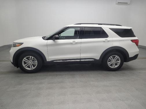 White 2022 Ford Explorer XLT