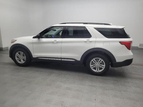 White 2022 Ford Explorer XLT