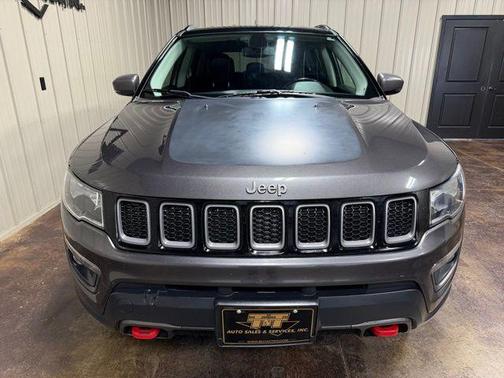 Granite Crystal Metallic Clearcoat 2019 Jeep Compass Trailhawk