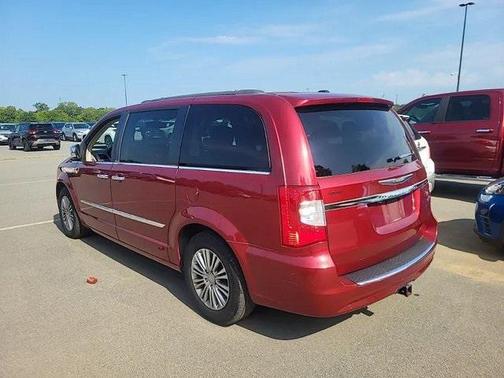 2013 Chrysler Town & Country Touring-L