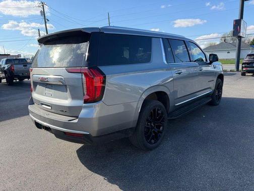 2023 GMC Yukon XL SLT