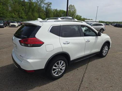 Glacier White 2017 Nissan Rogue SV
