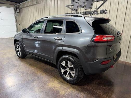 Granite Crystal Metallic Clearcoat 2015 Jeep Cherokee Trailhawk