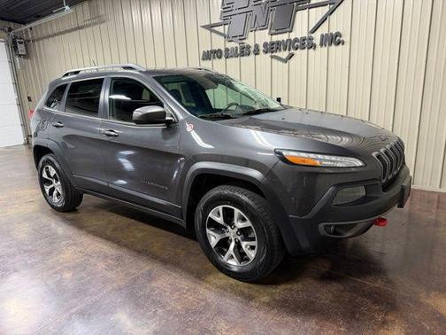 Granite Crystal Metallic Clearcoat 2015 Jeep Cherokee Trailhawk