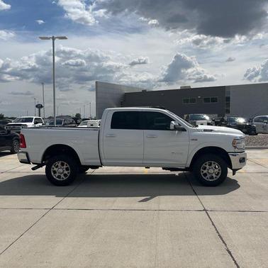 2020 RAM 2500 Laramie Crew Cab 4X4 6'4' Box