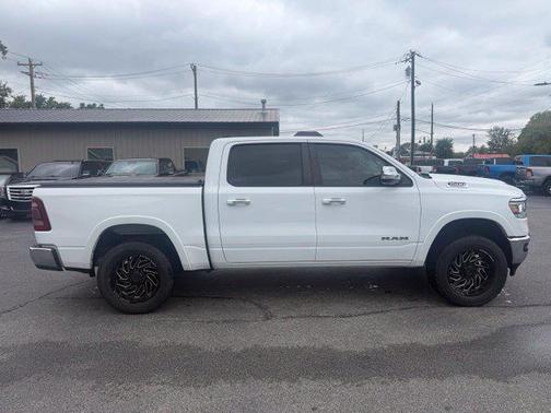 Bright White Clearcoat 2020 RAM 1500 Laramie