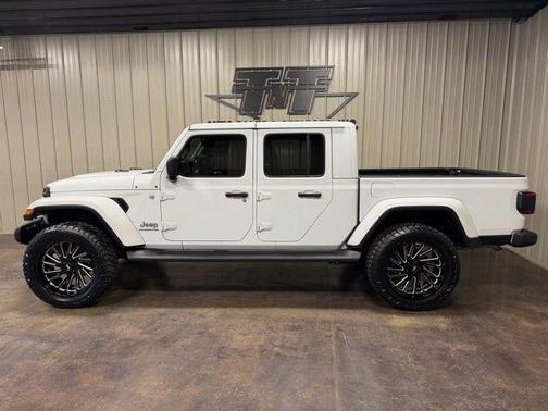 2022 Jeep Gladiator Overland