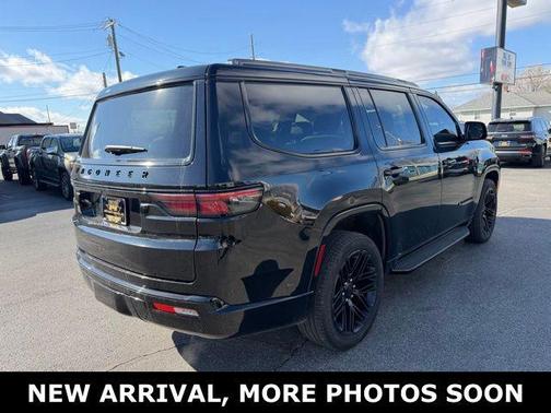 Diamond Black Crystal Pearlcoat 2024 Jeep Wagoneer Series II Carbide 4x4