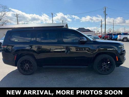 Diamond Black Crystal Pearlcoat 2024 Jeep Wagoneer Series II Carbide 4x4