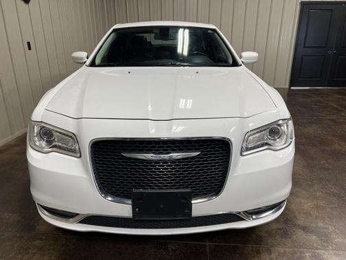 2017 Chrysler 300 Limited