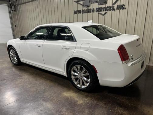 2017 Chrysler 300 Limited