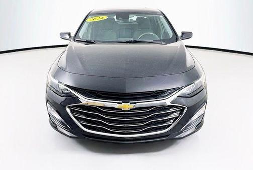 Mosaic Black Metallic 2024 Chevrolet Malibu FWD 1LT