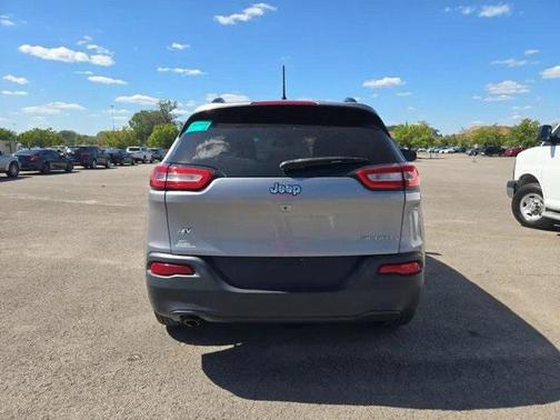 2016 Jeep Cherokee Sport