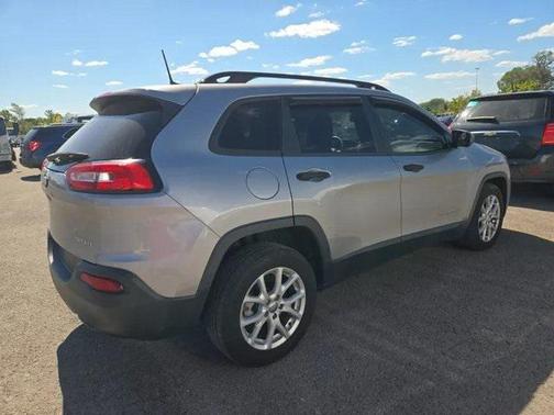 2016 Jeep Cherokee Sport